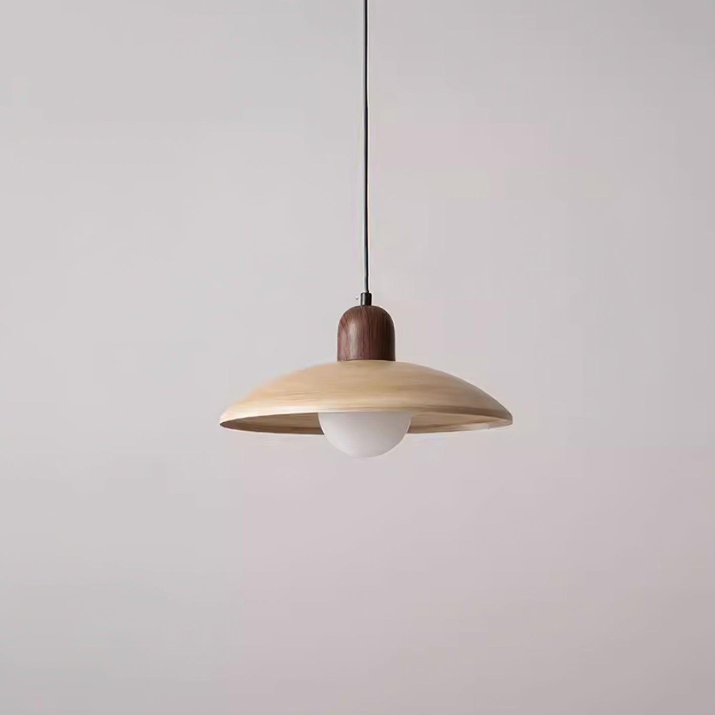 Ylva – Lampe suspendue en finition noyer