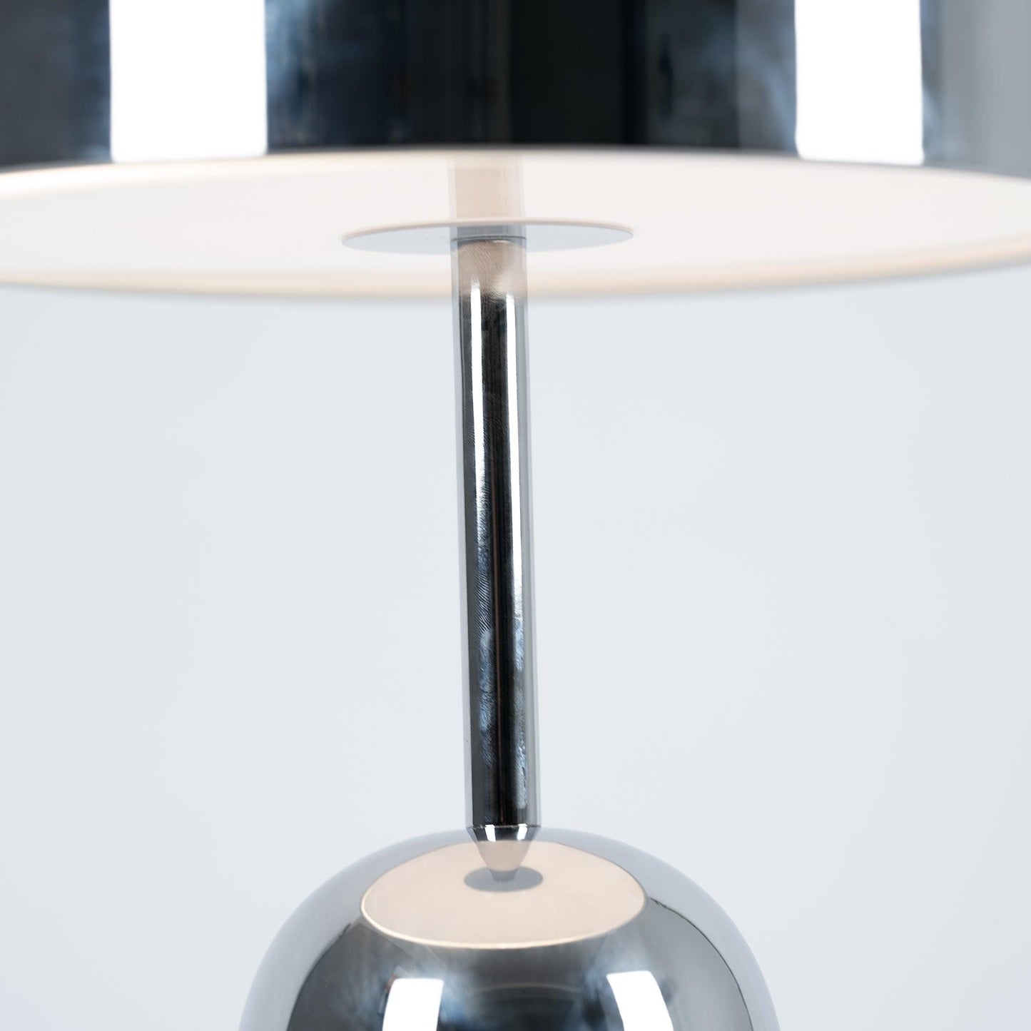 Bella – Élégante lampe de table avec charme classique et lumière chaude
