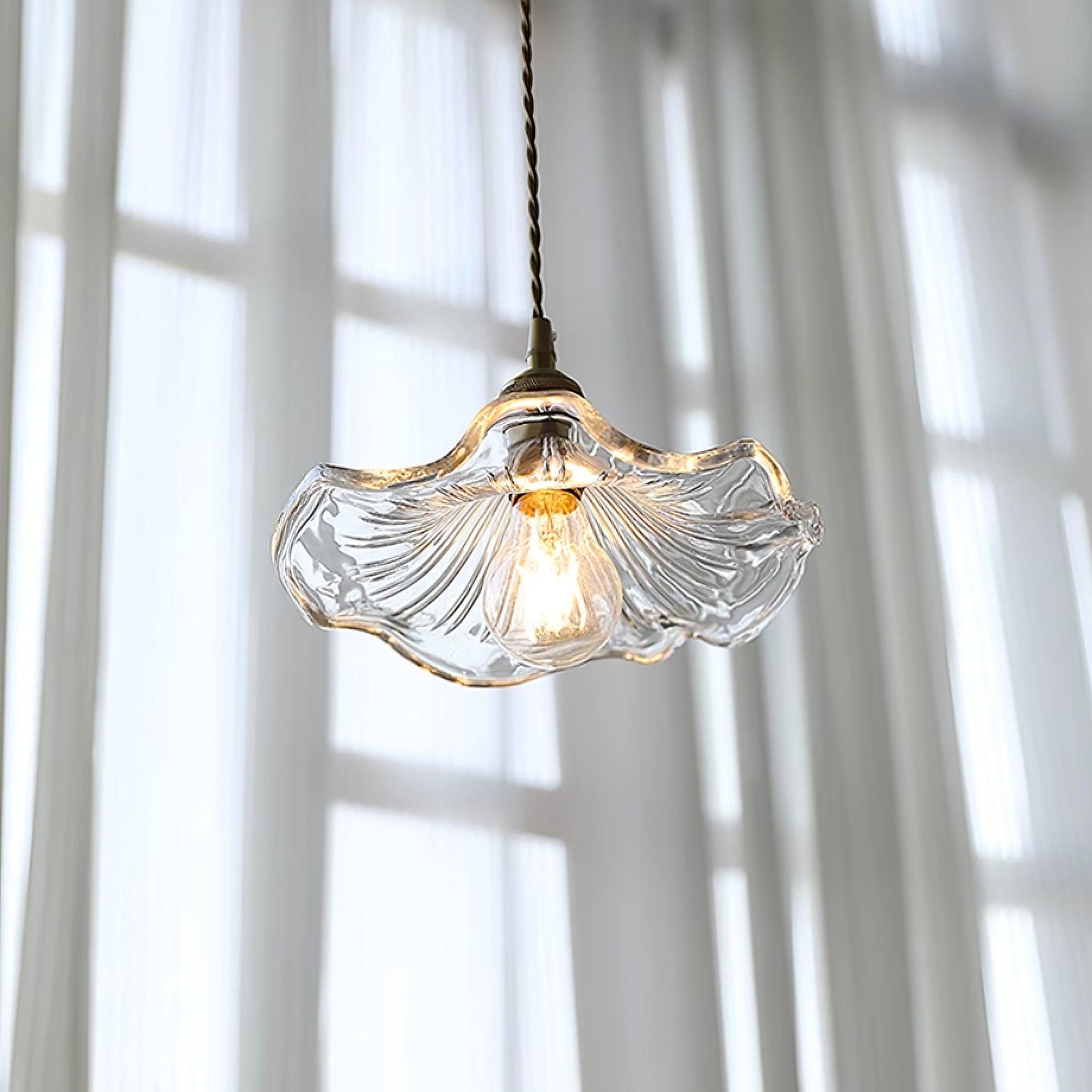 Aki – Lustre en verre et laiton élégant