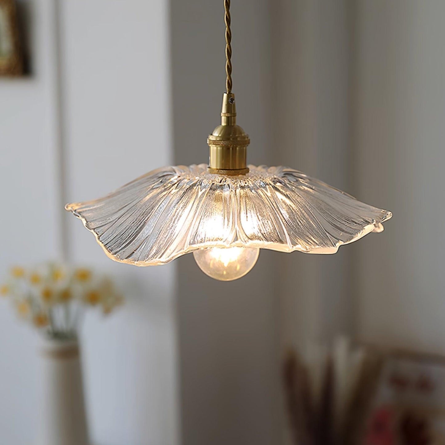 Aki – Lustre en verre et laiton élégant