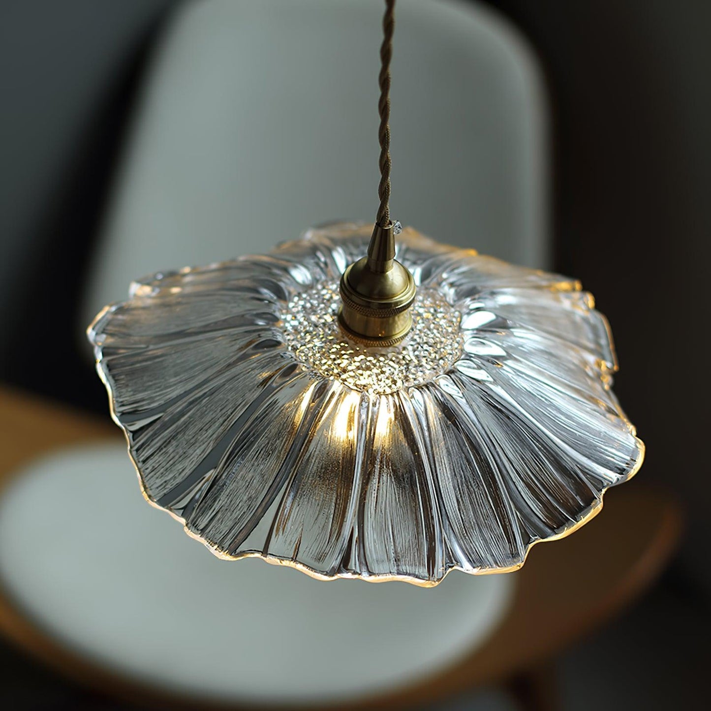 Aki – Lustre en verre et laiton élégant