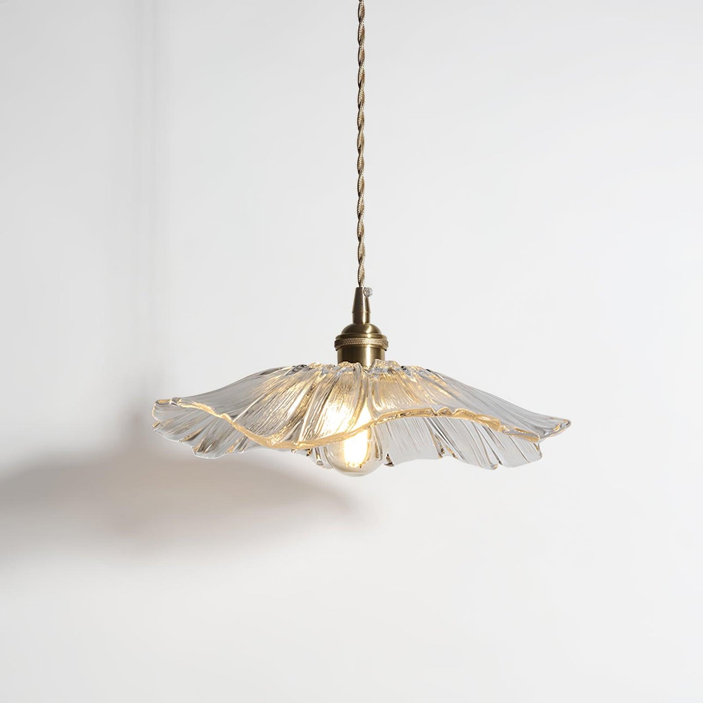 Aki – Lustre en verre et laiton élégant