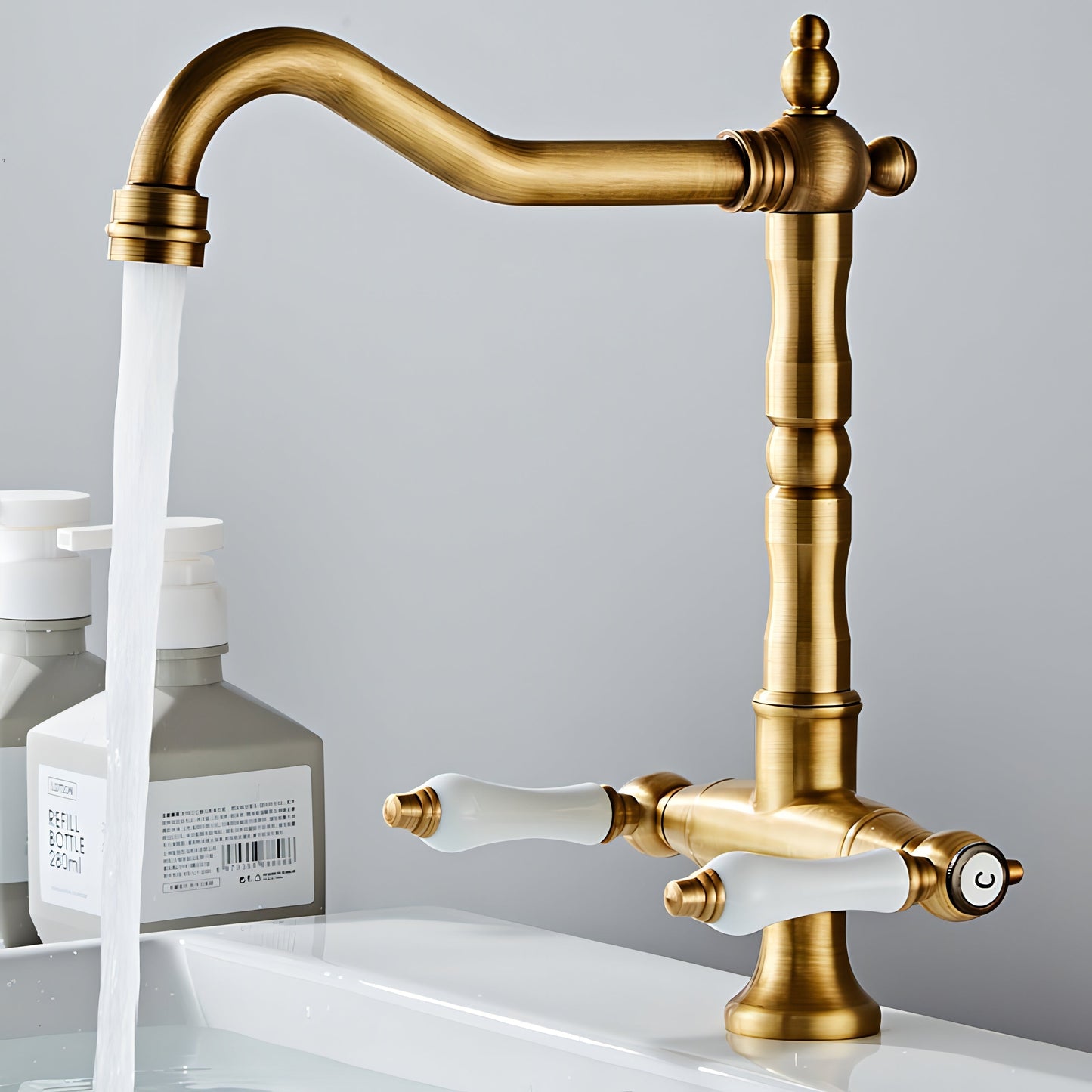 Vanj – Robinet de cuisine antique en laiton