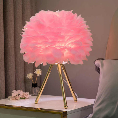 PlumeLégère – Lampe suspendue élégante avec plumes fines