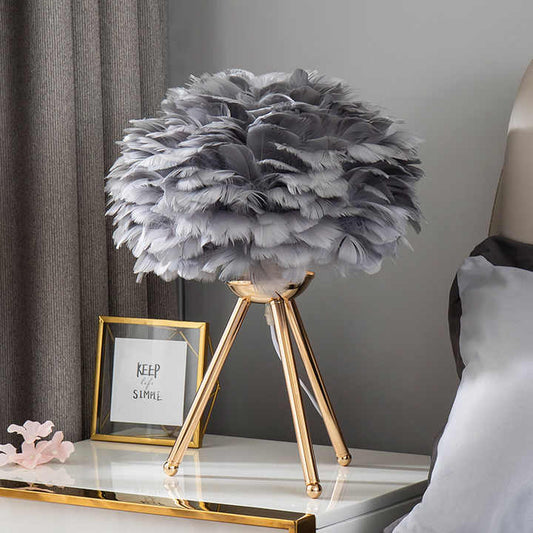 PlumeLégère – Lampe suspendue élégante avec plumes fines