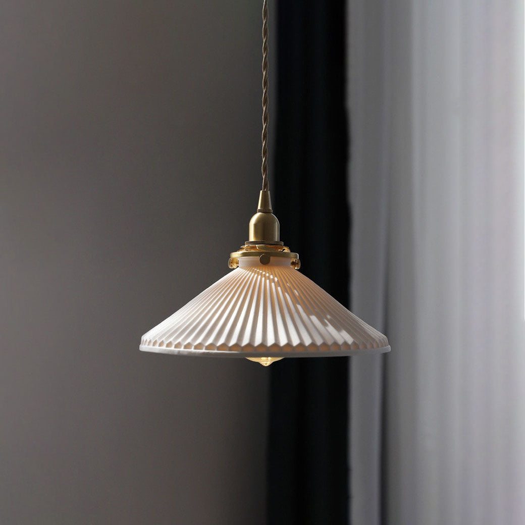 Sayuri – Lampe suspendue en céramique blanche et laiton