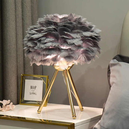 PlumeLégère – Lampe suspendue élégante avec plumes fines