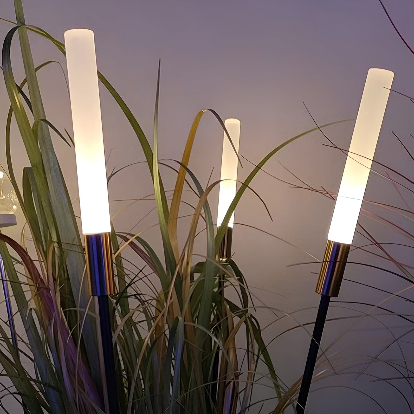 ReedGlow – Lampe de jardin à LED solaire