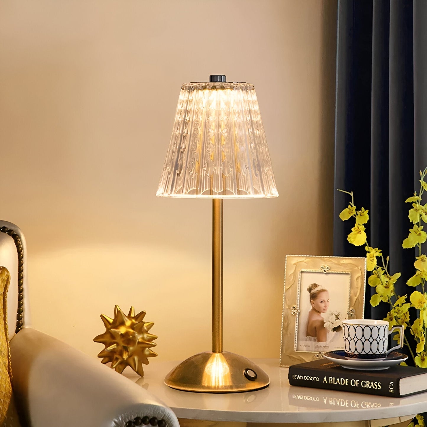 Haruko – Lampe de table en acrylique