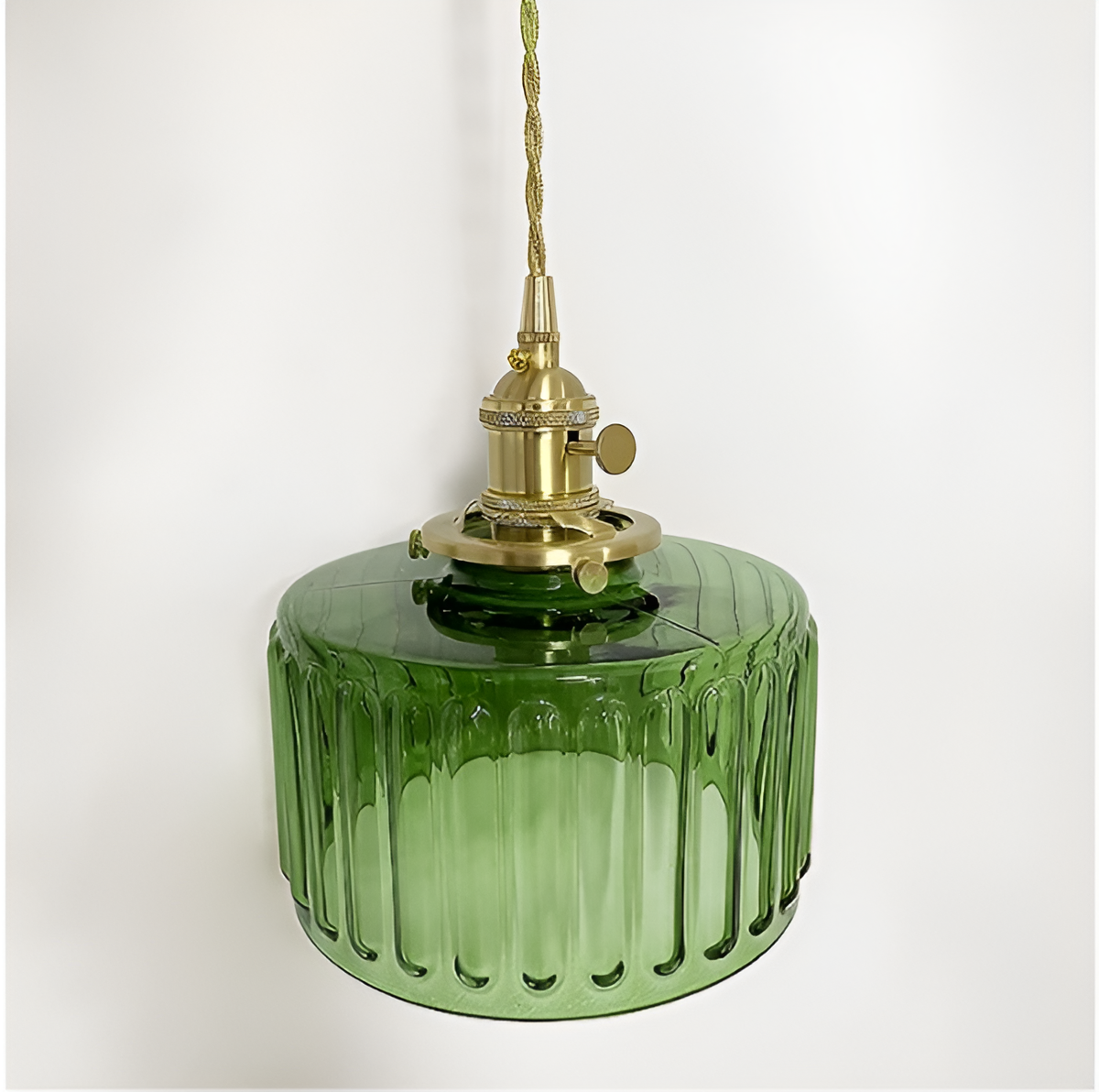 ÉmeraudeLustre – Suspension rétro en vert profond & verre sculpté