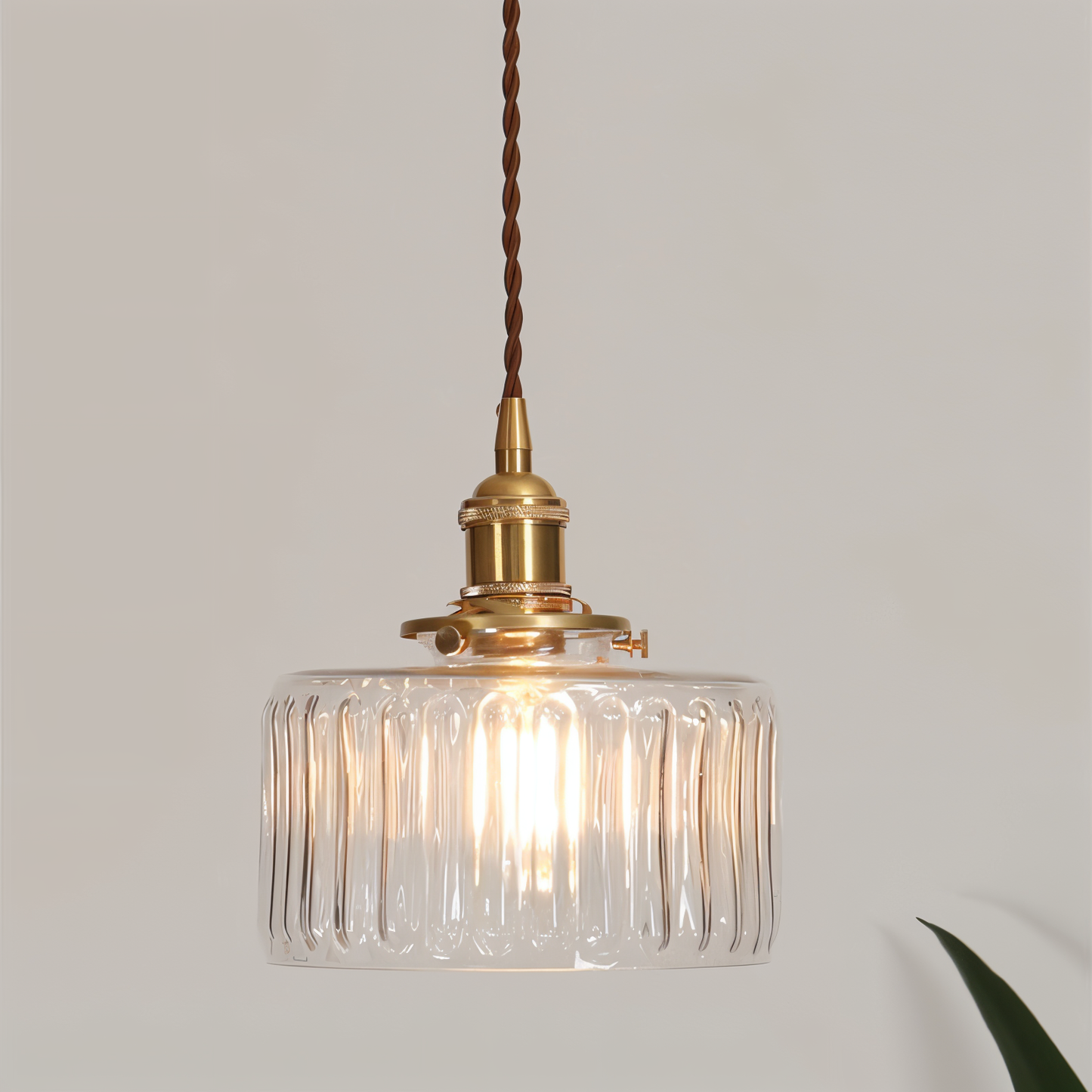 ÉmeraudeLustre – Suspension rétro en vert profond & verre sculpté