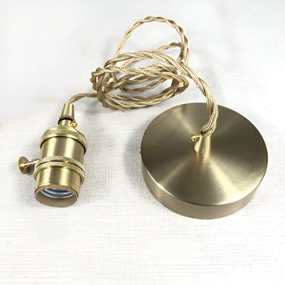 ÉmeraudeLustre – Suspension rétro en vert profond & verre sculpté