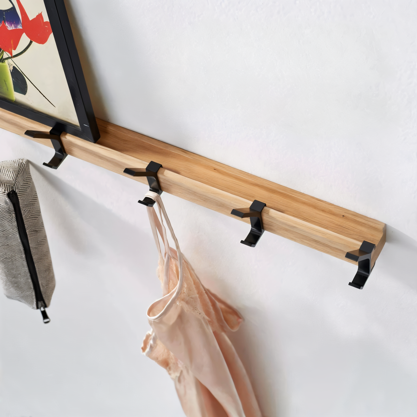 Porte-Vêtements HookMov – Support mural multifonction en bois avec crochets en aluminium