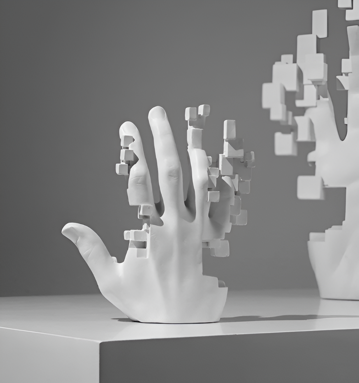 Sarya – Figurine de main déco artistique