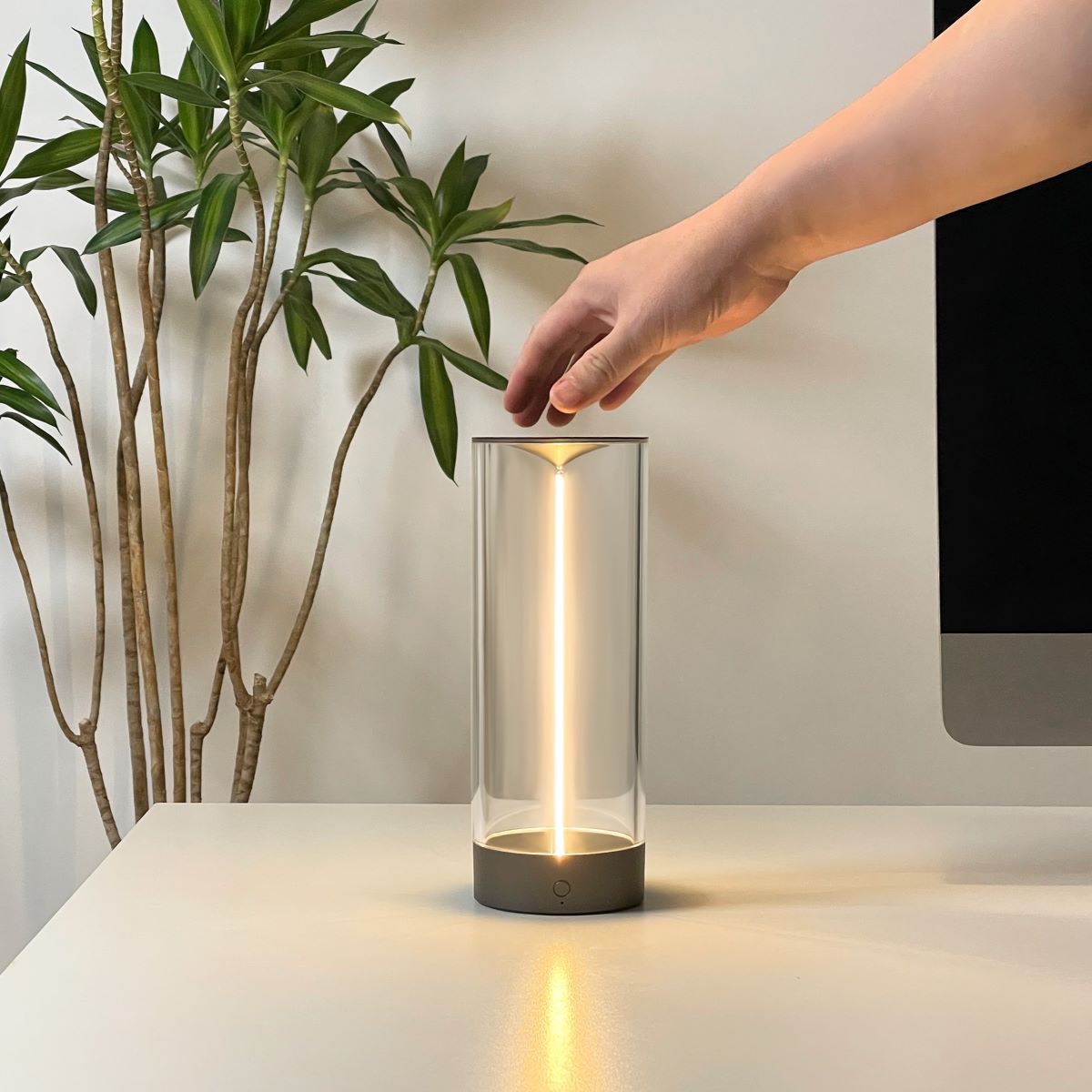 Raven – Lampe de chevet LED magnétique