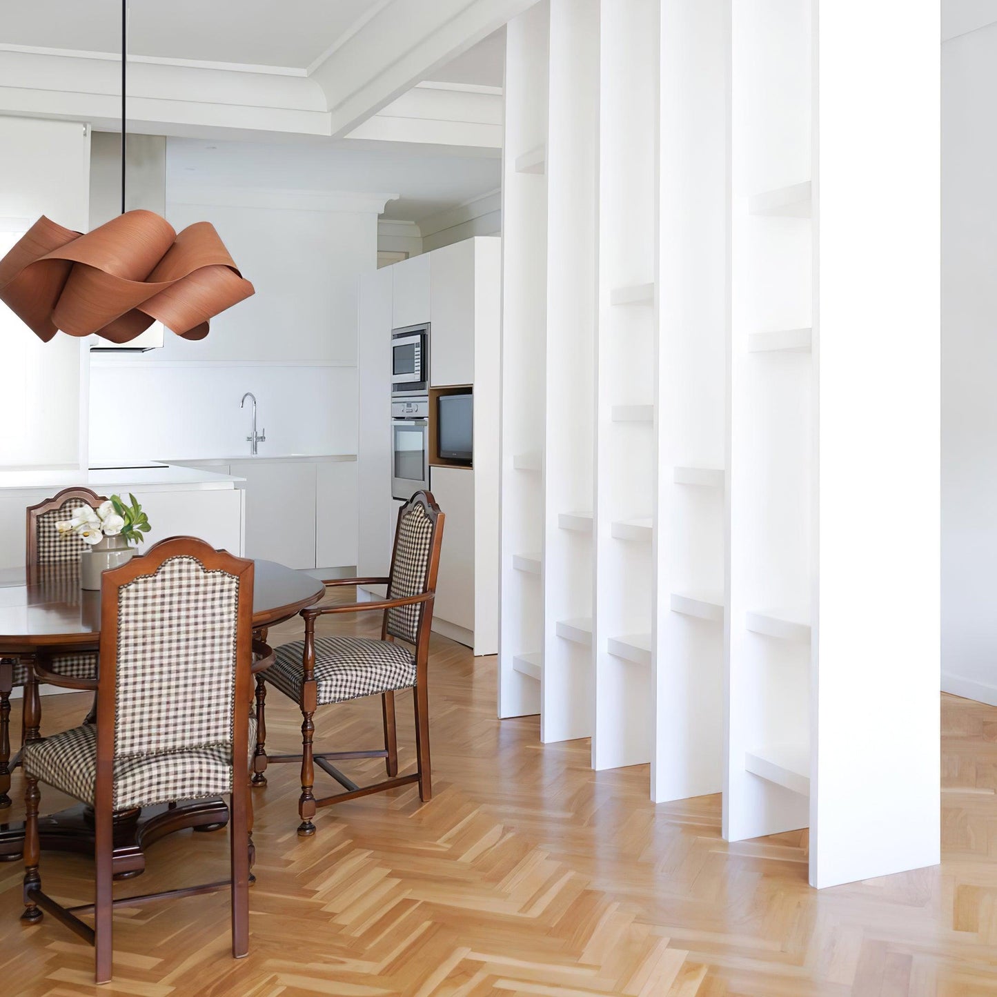 FusionLumière – Suspension élégante aux formes fluides et entremêlées