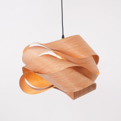 FusionLumière – Suspension élégante aux formes fluides et entremêlées