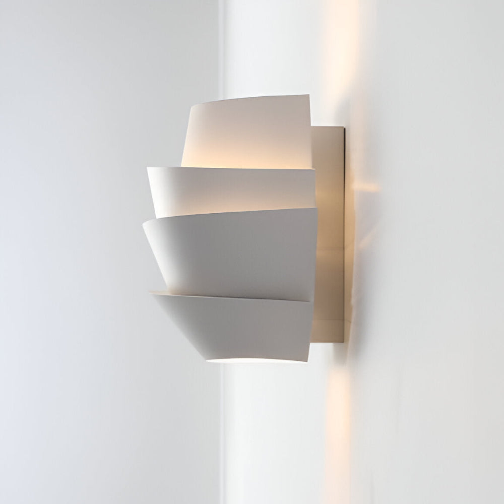Fjoren – Lampe murale fleurs de pin nordiques