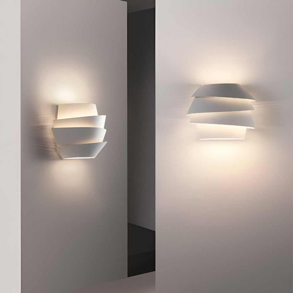 Fjoren – Lampe murale fleurs de pin nordiques