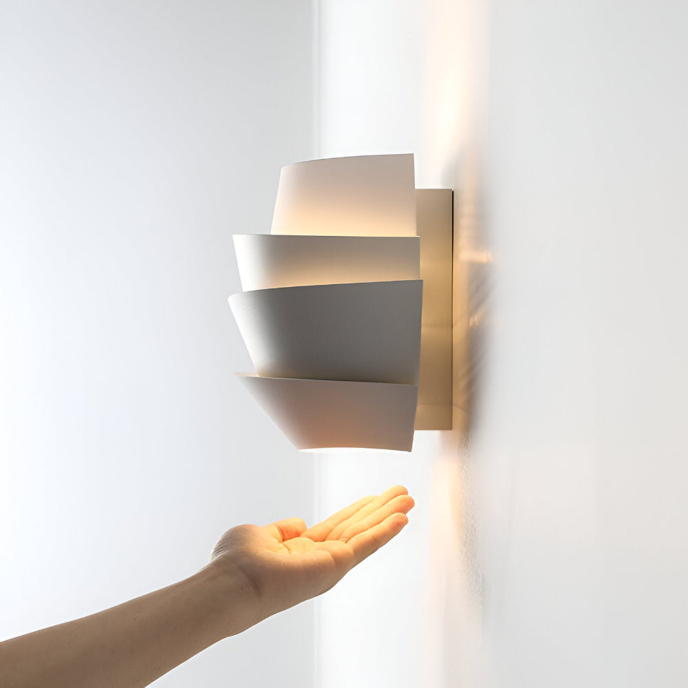 Fjoren – Lampe murale fleurs de pin nordiques