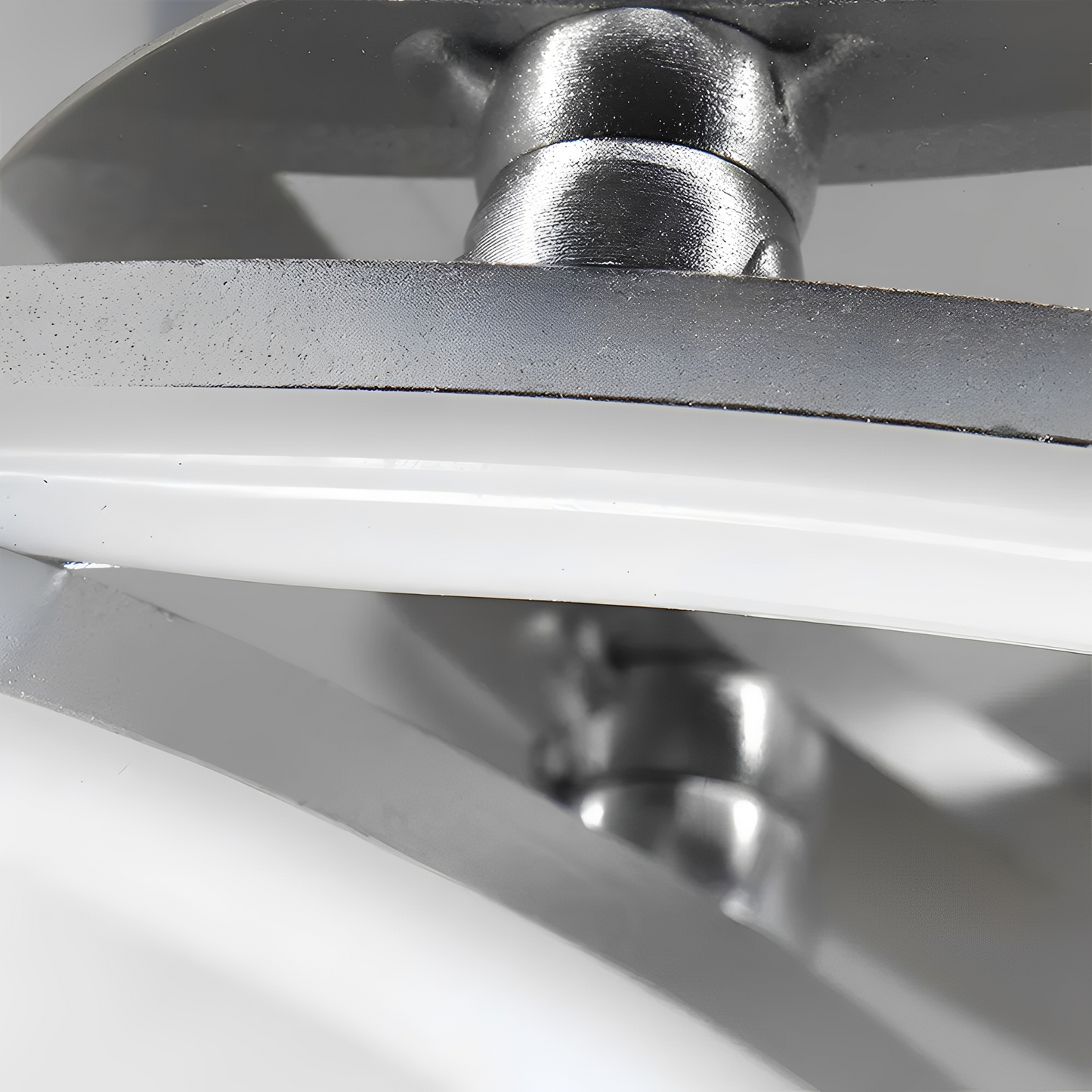 Karina – Plafonnier LED Arc Trident Nordique