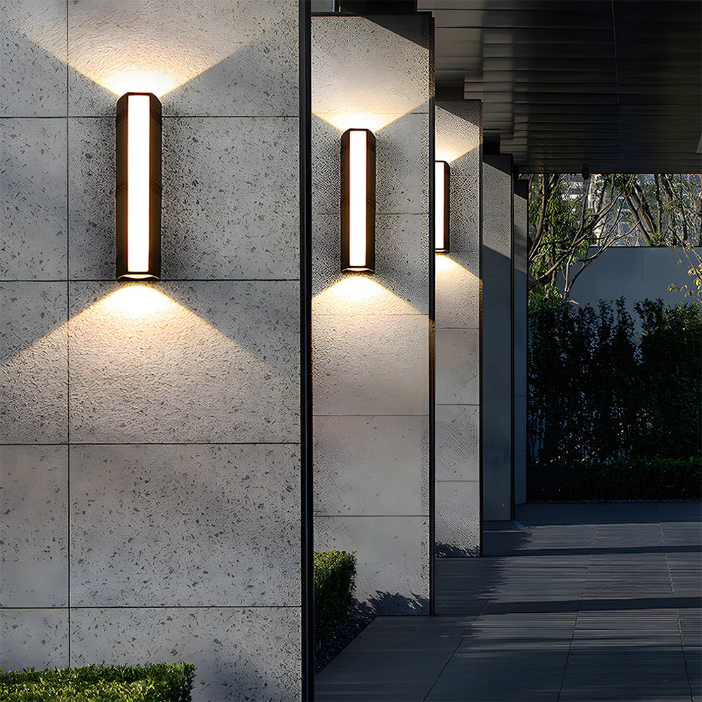 Nira – Lampe murale extérieure simple et élégante