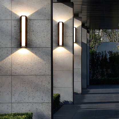 Nira – Lampe murale extérieure simple et élégante