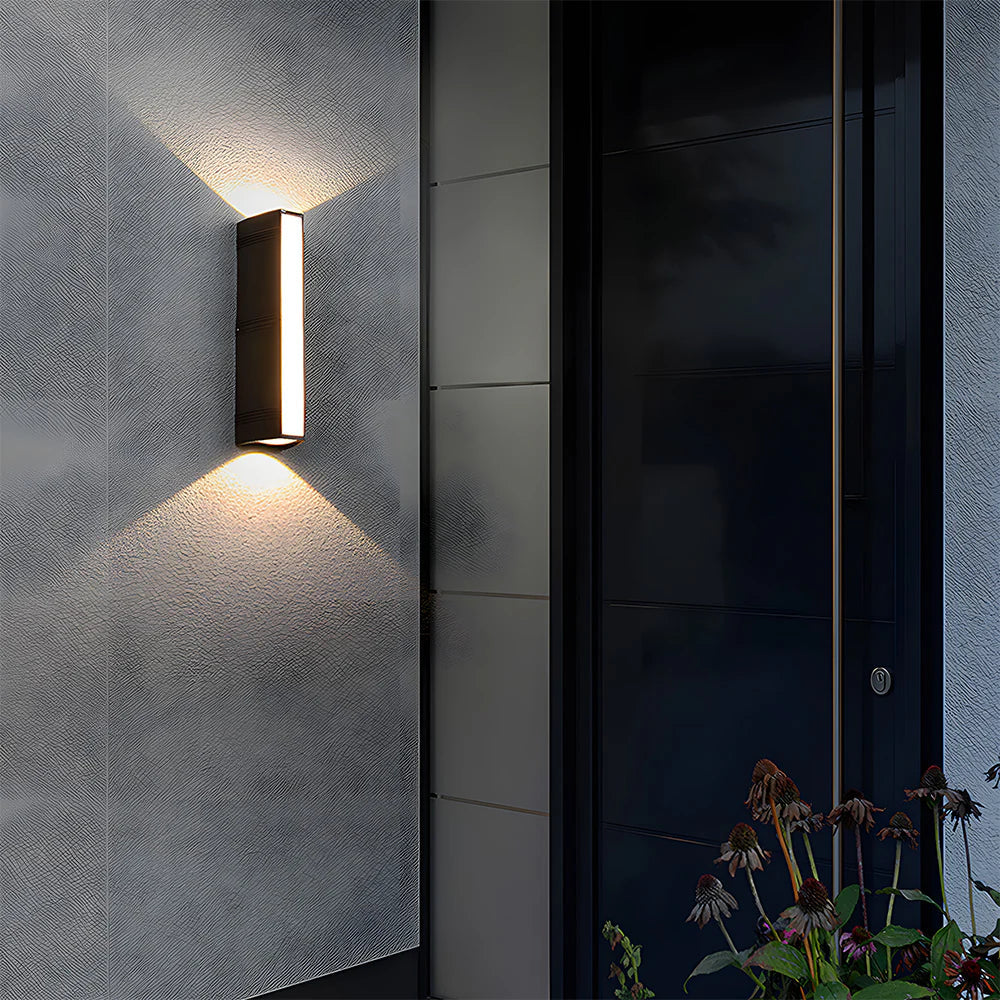 Nira – Lampe murale extérieure simple et élégante