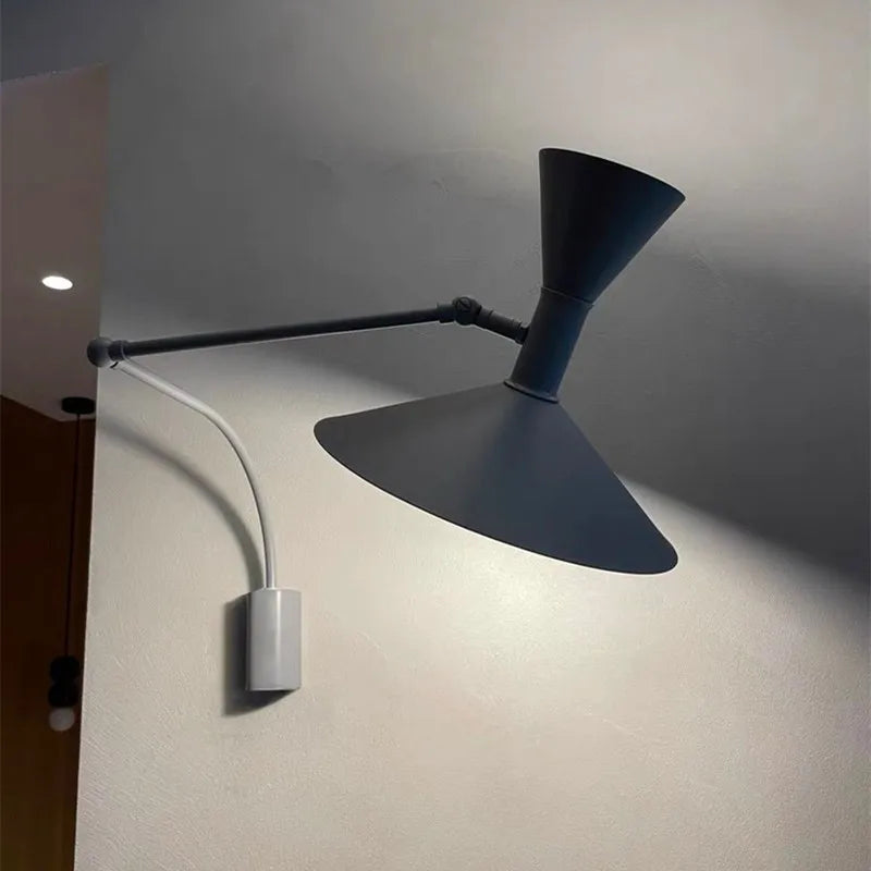Applique Murale Minimaliste à Bras Pivotant