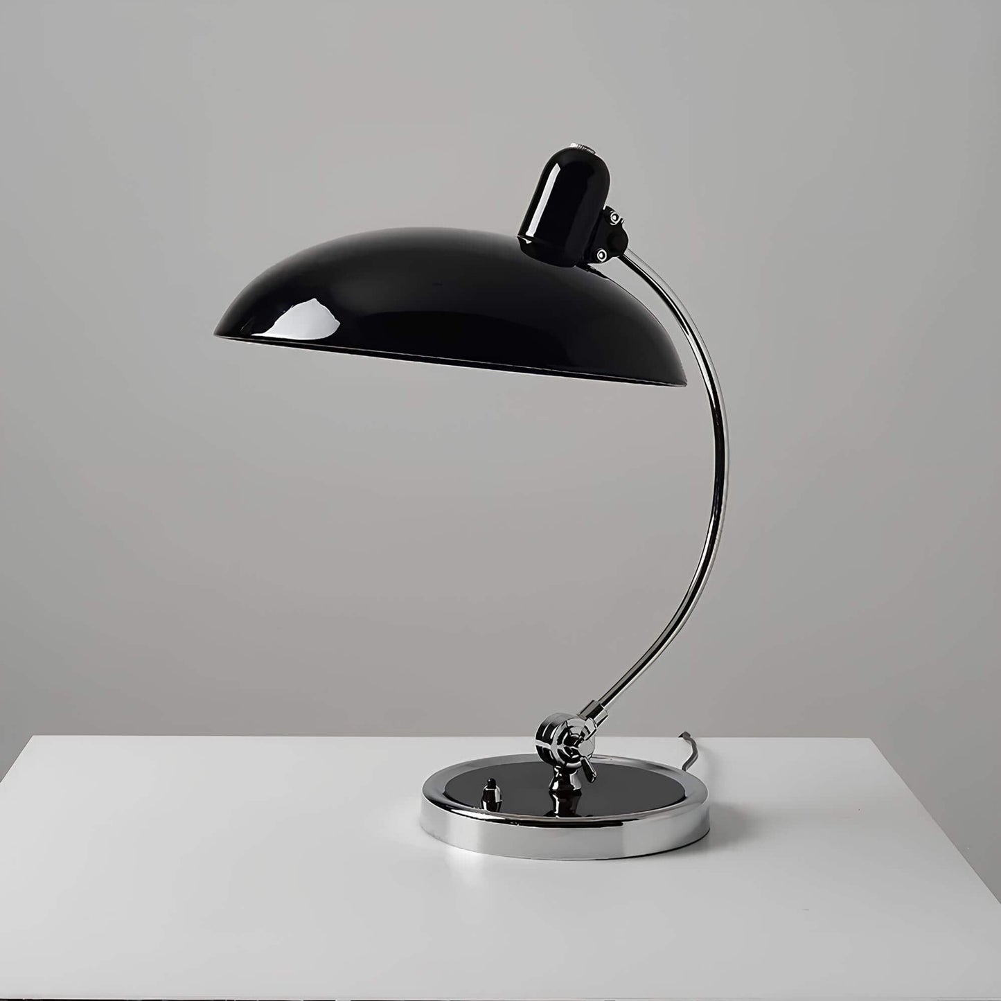 Lampe de table au design scandinave et touche boisée naturelle