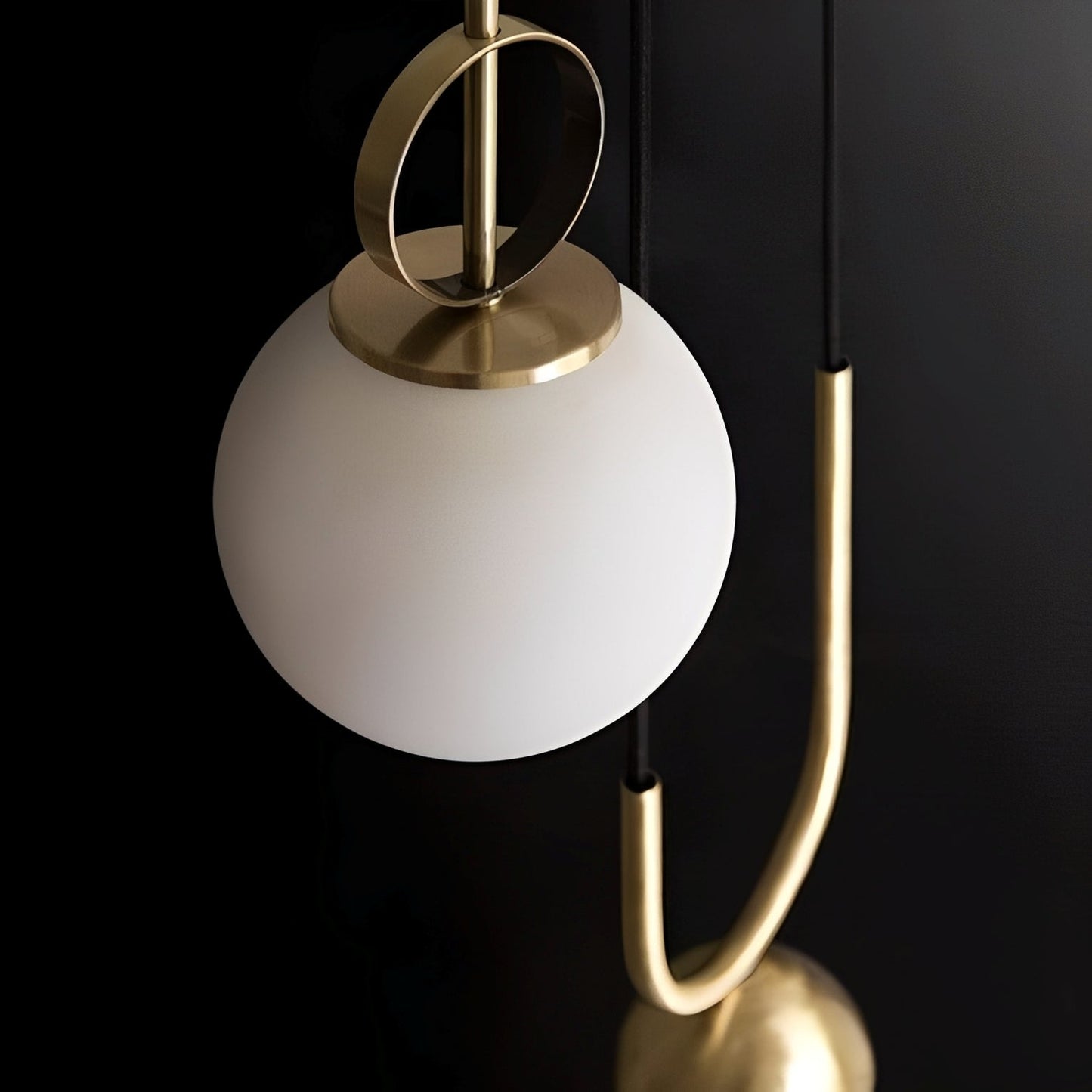 Vireo – Suspension en verre sphérique postmoderne