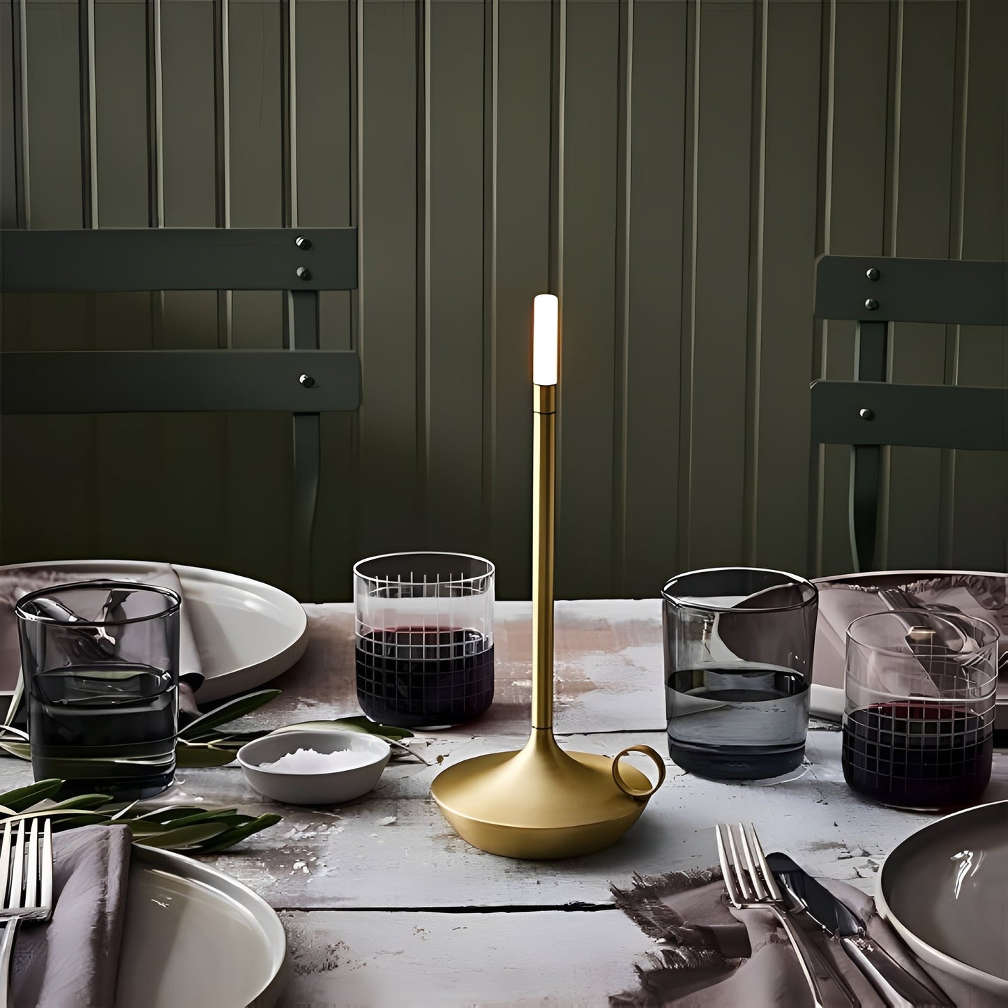 Nina – Lampe de table portable en design cylindrique