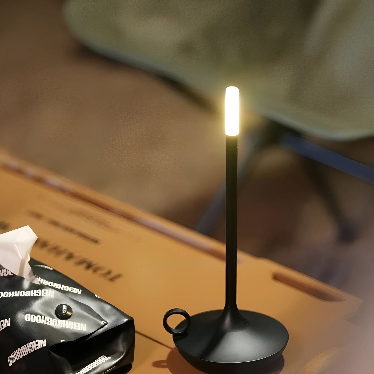 Nina – Lampe de table portable en design cylindrique