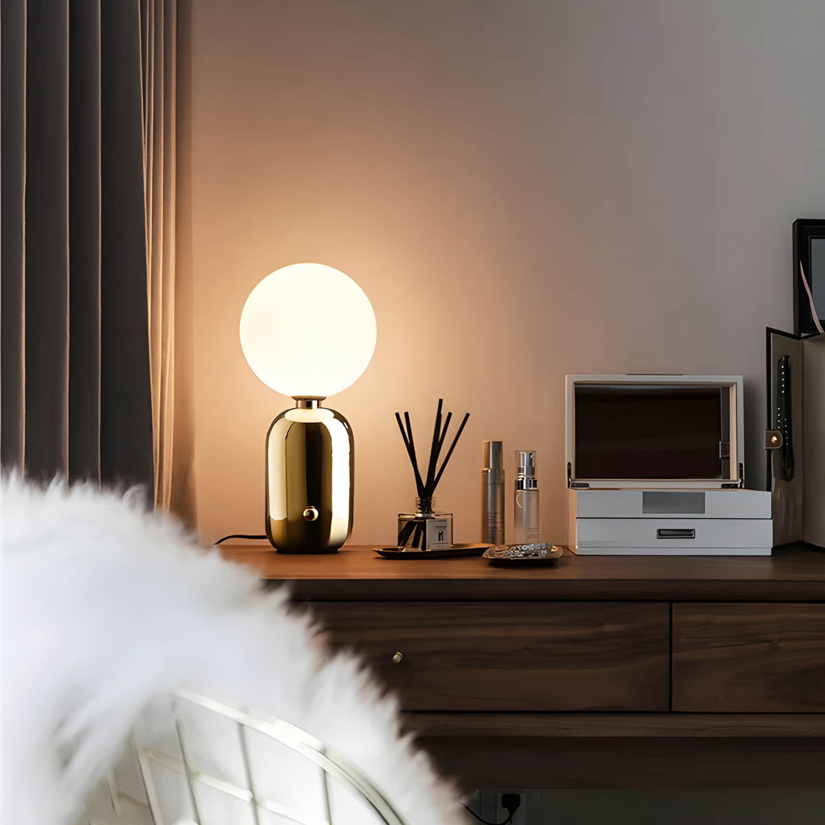 Svala – Lampe de chevet nordique postmoderne