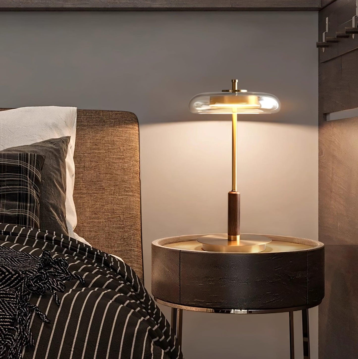 Redondo – Élégante lampe de table LED en métal et verre