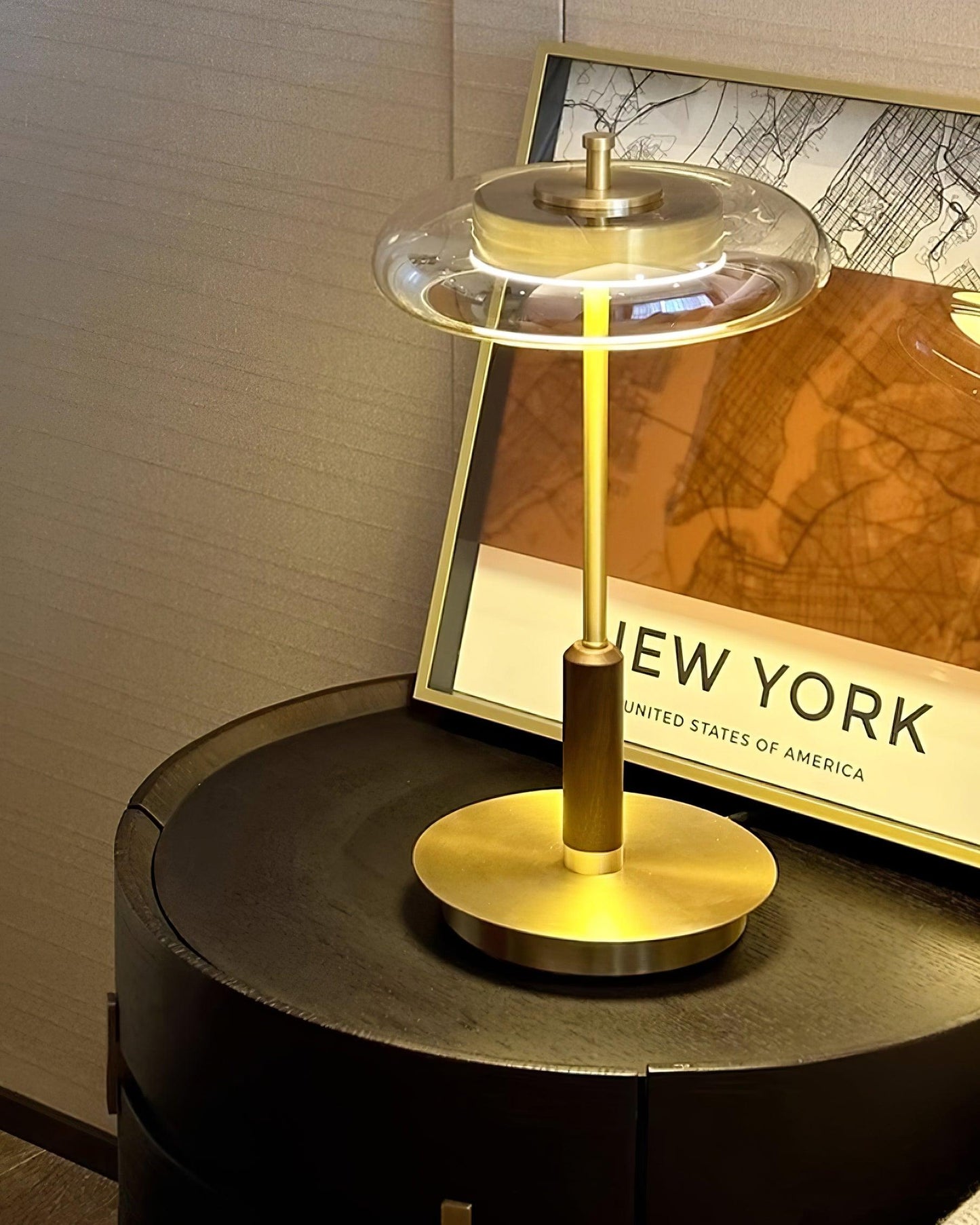 Redondo – Élégante lampe de table LED en métal et verre