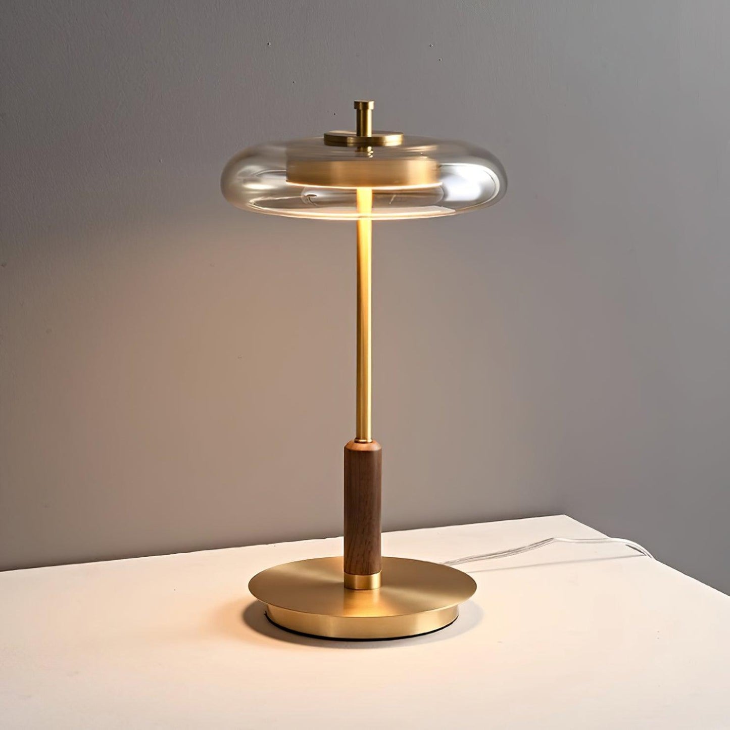Redondo – Élégante lampe de table LED en métal et verre