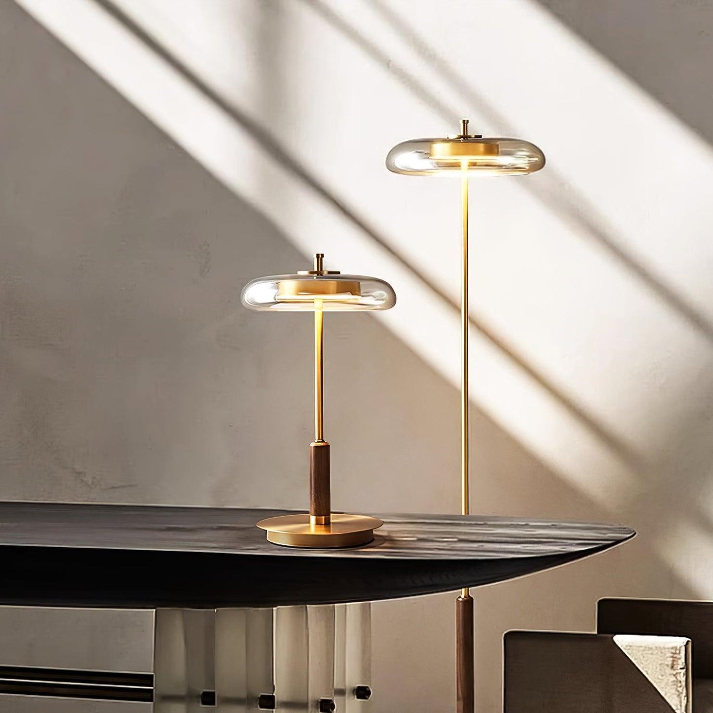 Redondo – Élégante lampe de table LED en métal et verre