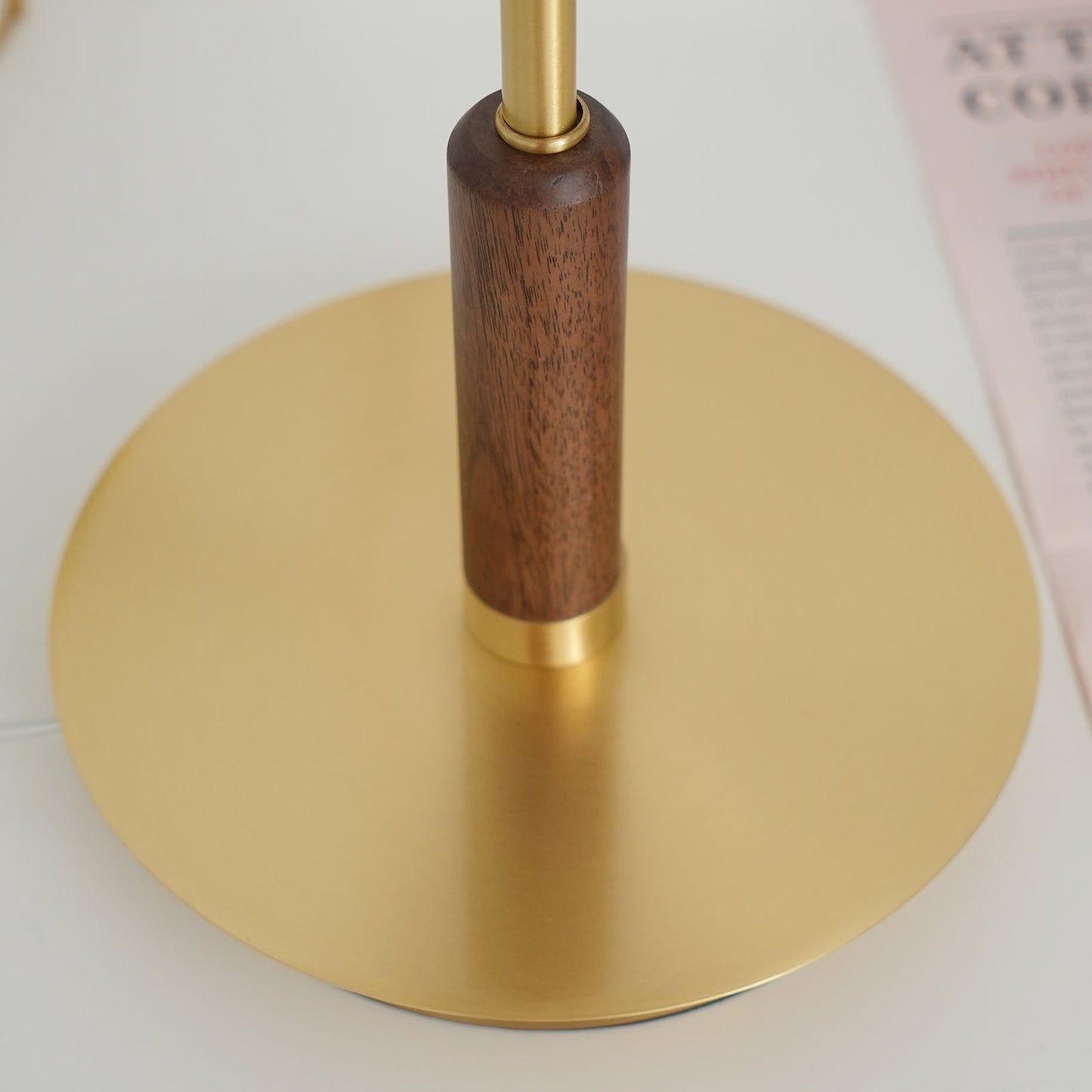 Redondo – Élégante lampe de table LED en métal et verre