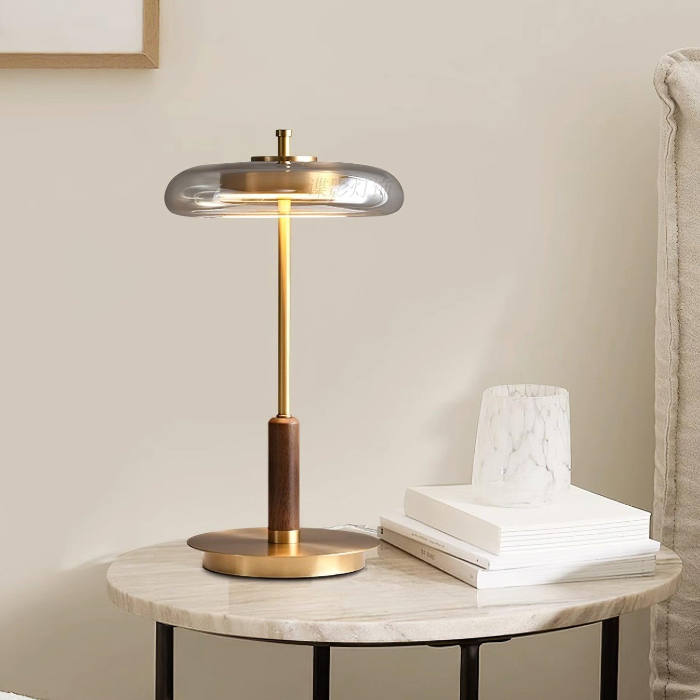 Redondo – Élégante lampe de table LED en métal et verre