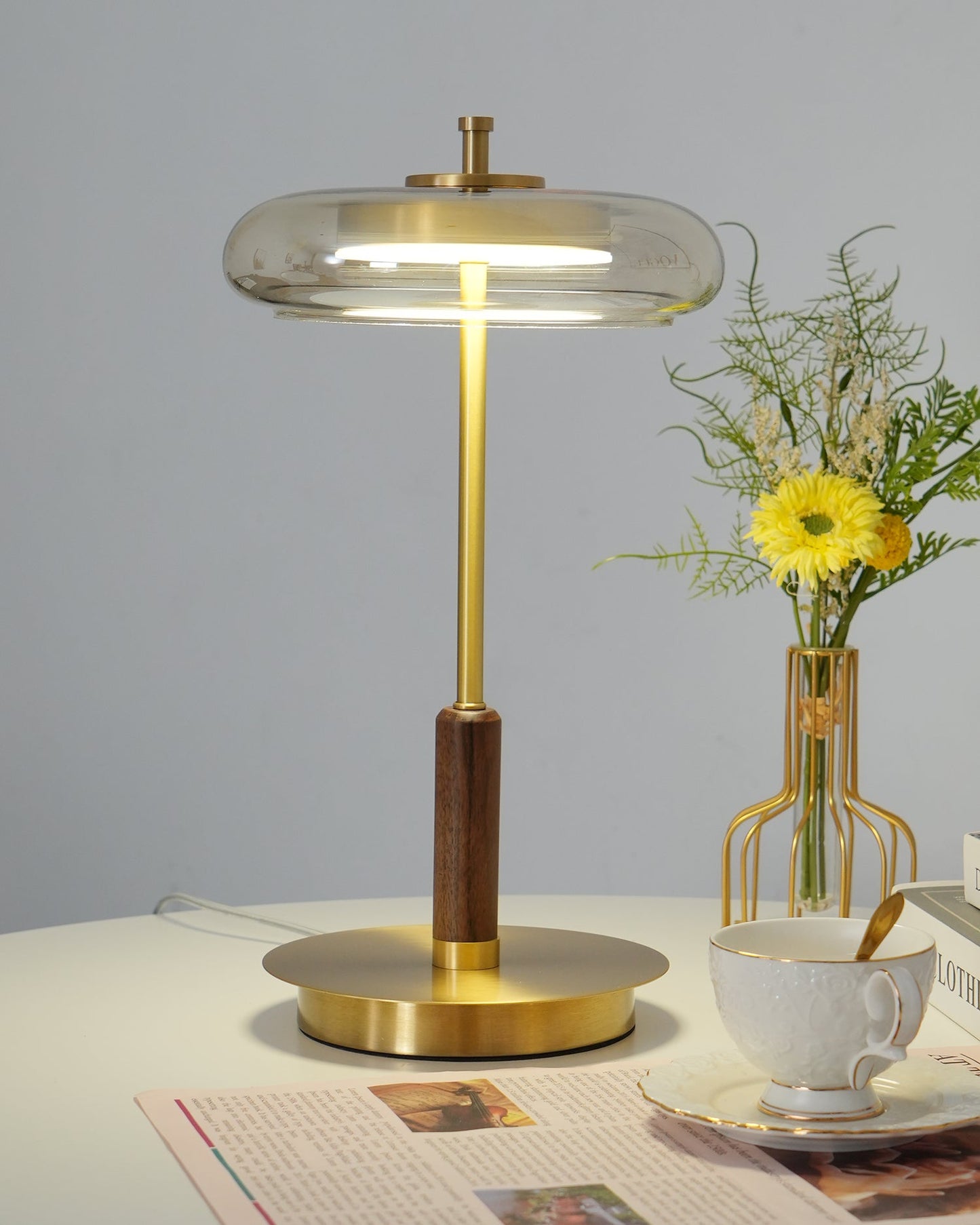 Redondo – Élégante lampe de table LED en métal et verre