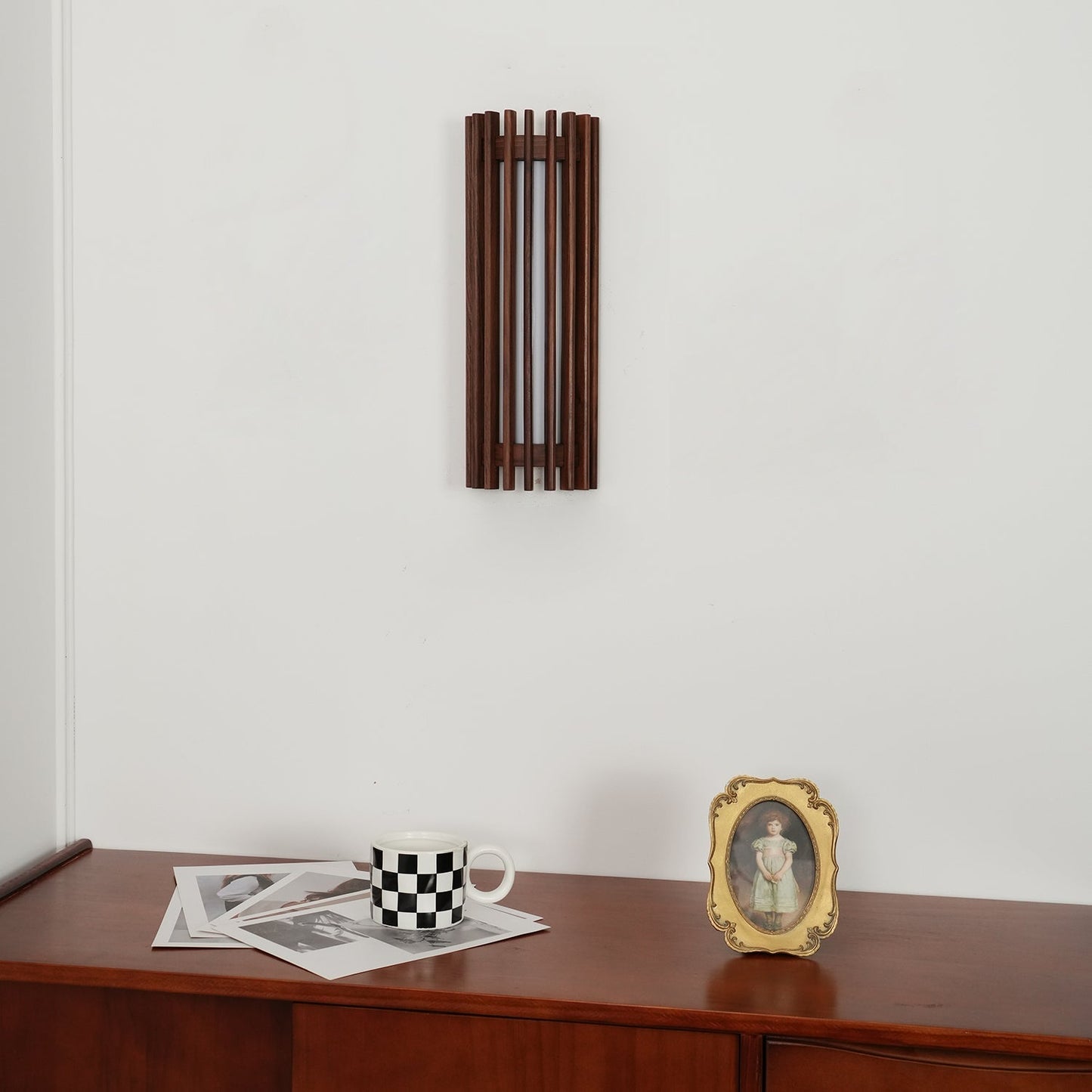 Yara – Lampe murale en noyer