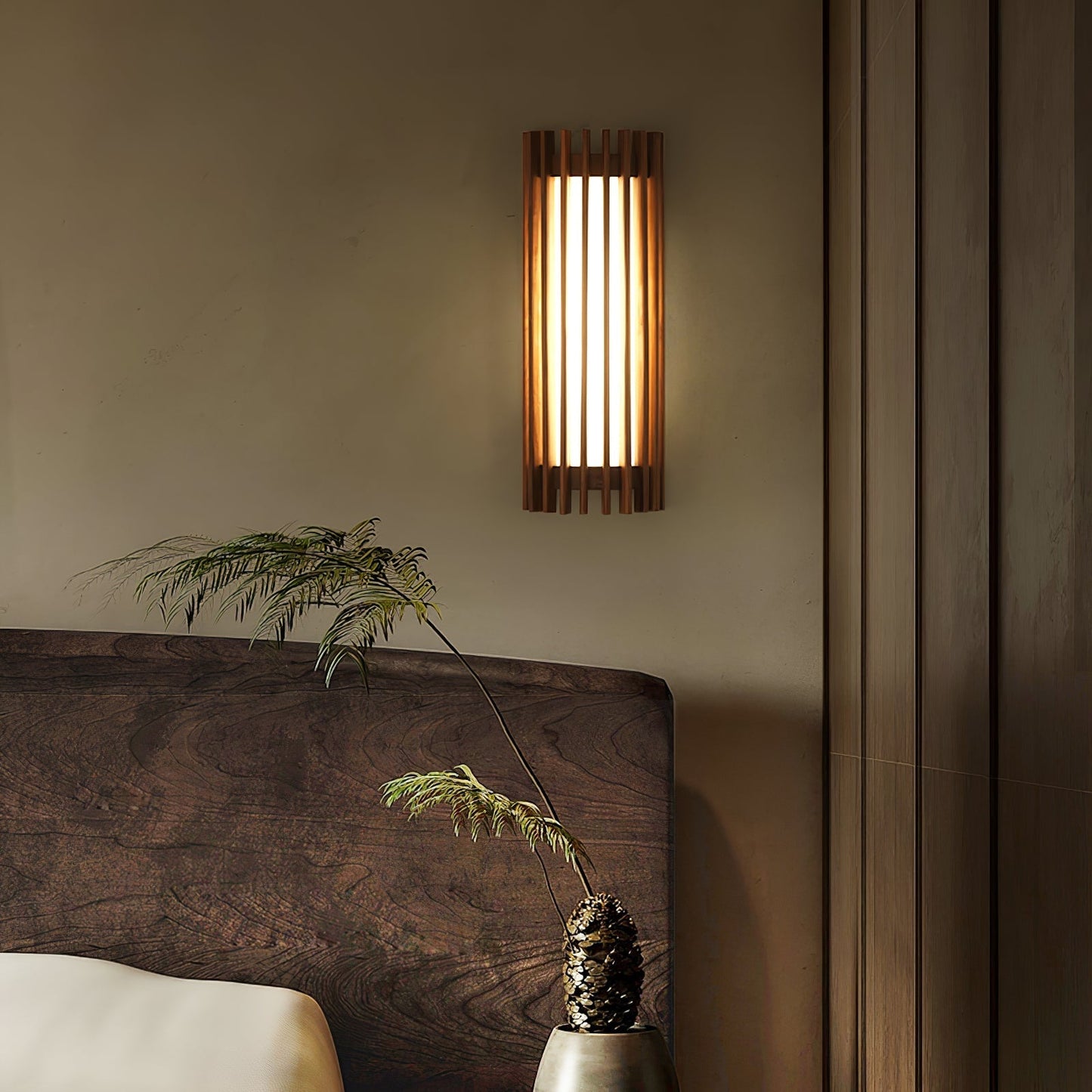 Yara – Lampe murale en noyer