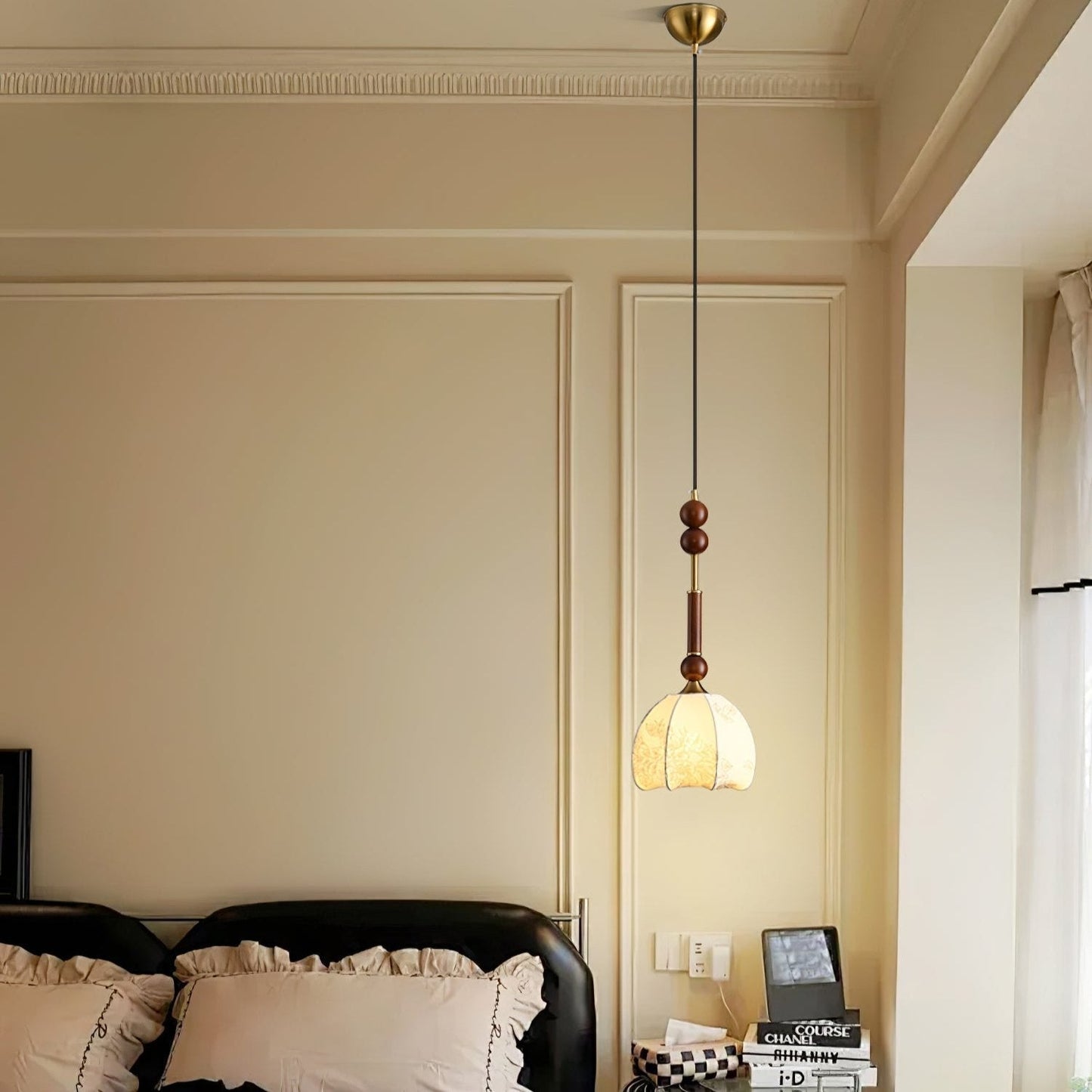 Romy – Suspension style romain avec verre, bois et laiton