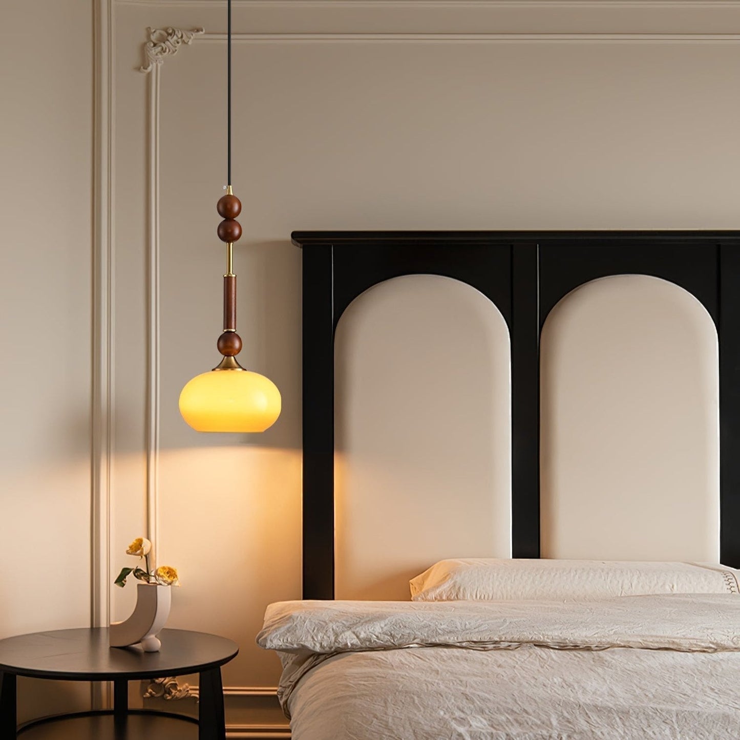 Romy – Suspension style romain avec verre, bois et laiton