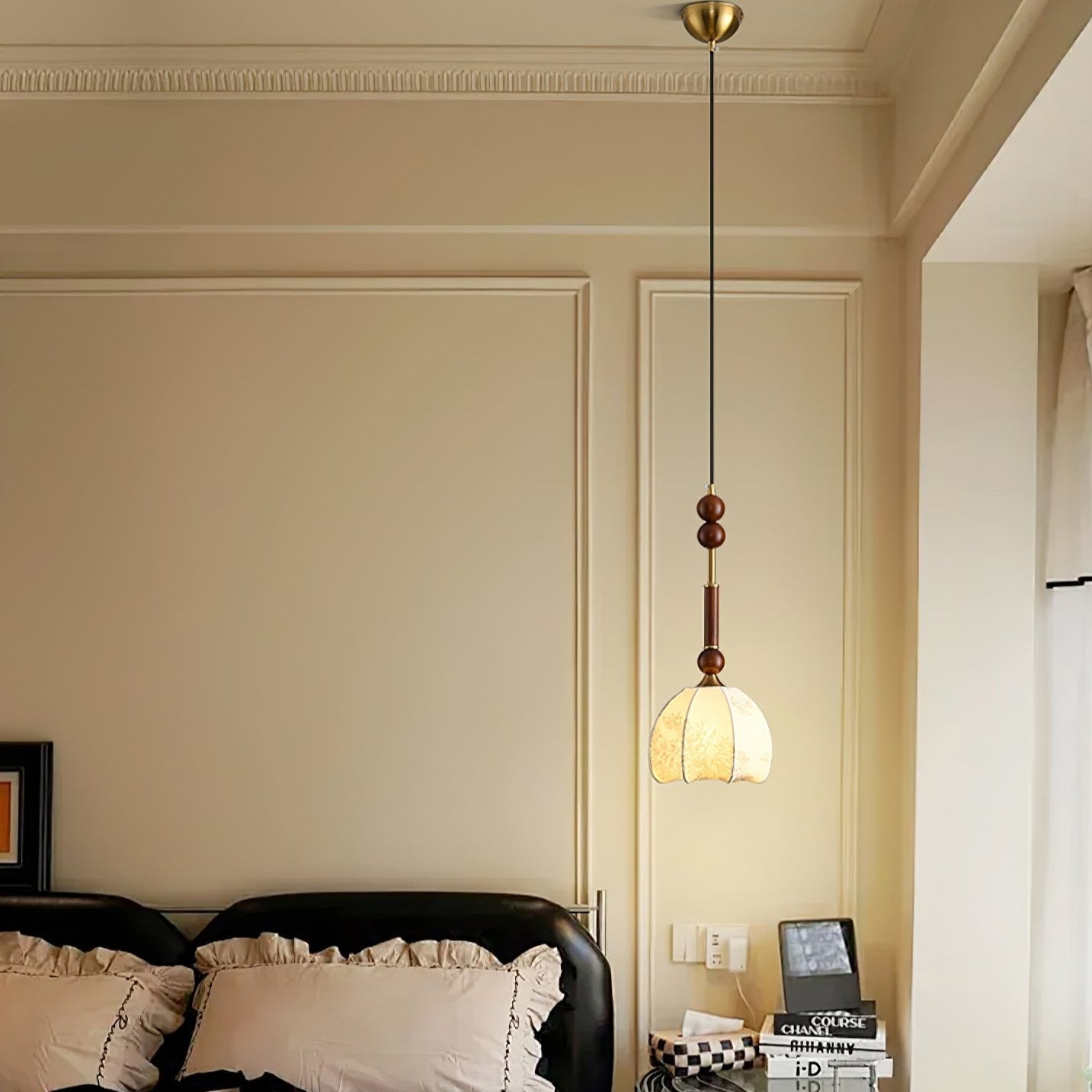 Romy – Suspension style romain avec verre, bois et laiton