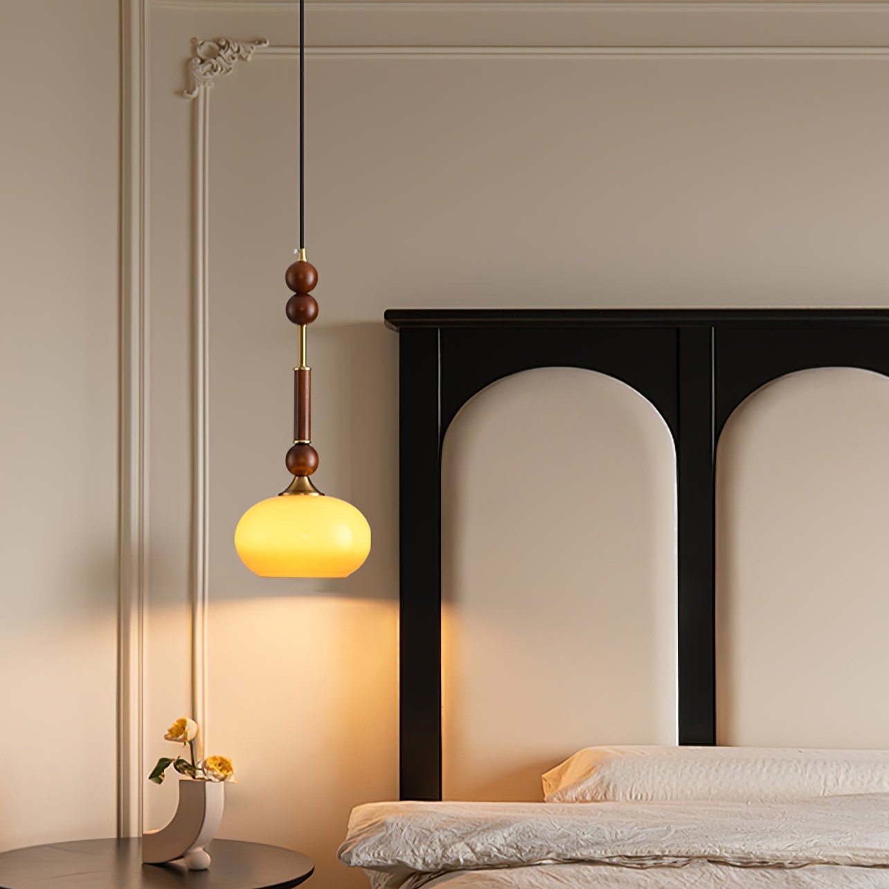 Romy – Suspension style romain avec verre, bois et laiton