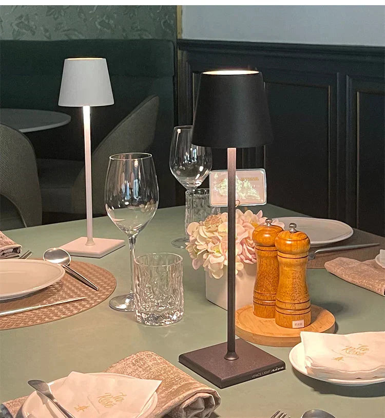 Willard – Lampe de table avec fonction trois couleurs et port de charge