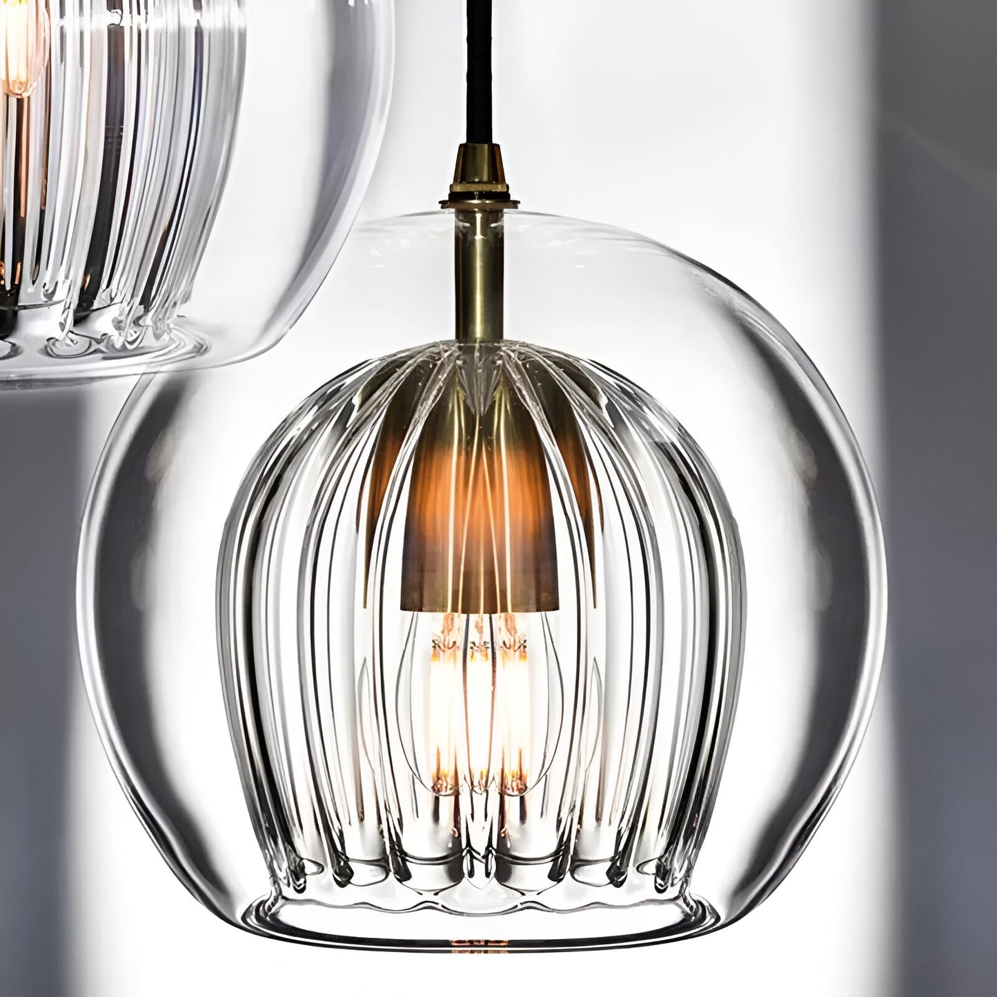 Pia – Simple suspension en verre