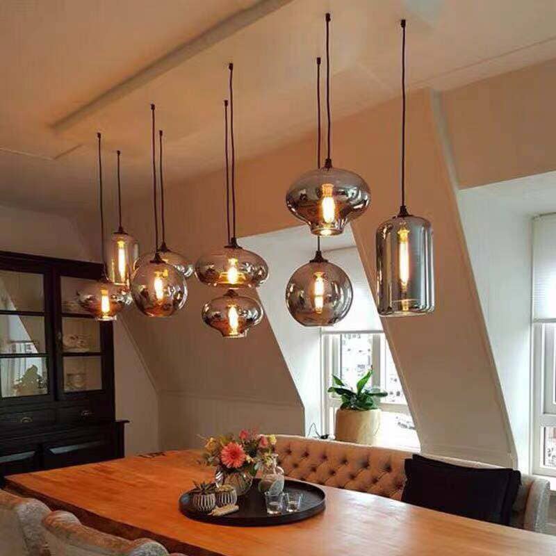 Santara – Lampe suspendue en verre au caractère fort